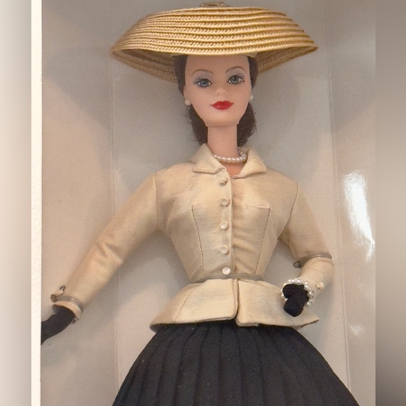 SOLD ❌ Christian Dior Barbie Collectible - Picture 4 of 10